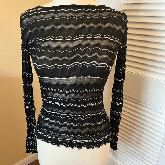 DKNY Black and White Zigzag sheer Blouse - Picture 1 of 5